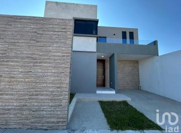 Casa · 156m² · 3 Recámaras · 1 Estacionamiento · Venta de Casa Nueva en Real de Comala