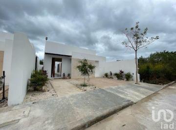 Casa · 170m² · 3 Recámaras · 2 Estacionamientos · Casa en Venta en Conkal, Mérida, Yucatán, 3 Recamaras