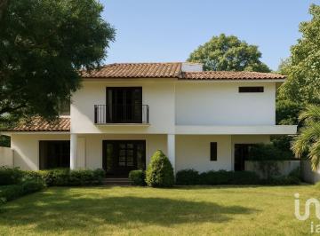 Casa · 250m² · 3 Recámaras · 2 Estacionamientos · Casa en Venta en Los Tulipanes, Tapachula, Chiapas