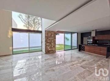 Casa · 260m² · 3 Recámaras · 2 Estacionamientos · Casa en Venta, Zona Norte Cuernavaca, Morelos