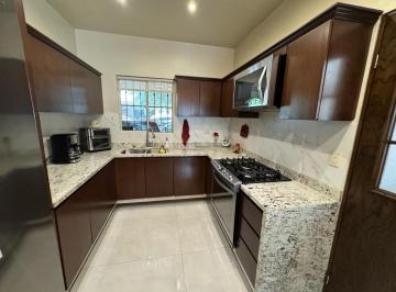 Casa · 210m² · 3 Recámaras · 2 Estacionamientos · Casa en Venta en Puerta de Hierro, Monterrey Nuevo León