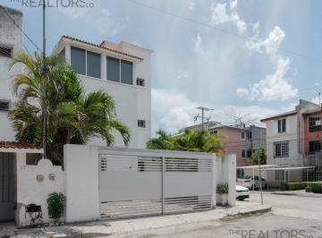 Casa · 234m² · 3 Recámaras · 2 Estacionamientos · Hermosa Casa Palma en Supermanzana 48