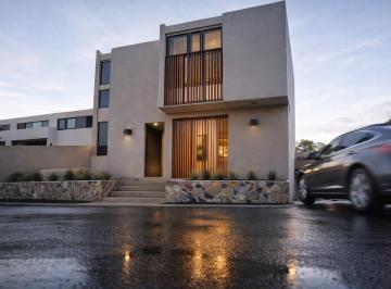 Casa de 3 habitaciones, Querétaro · Casa en Venta en Juriquilla, 3 Recámaras, 2.5 Baños, Gran Ubicación, Hermosa!