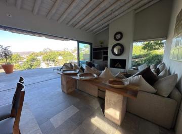Casa en condominio · 232m² · 4 Recámaras · 3 Estacionamientos · Casa con Vista Al Lago de Valle de Bravo