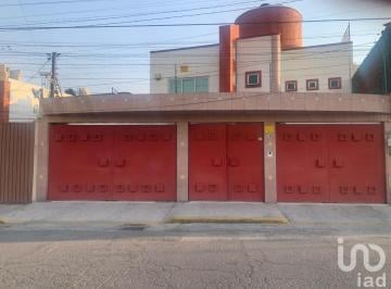 Casa · 443m² · 4 Recámaras · 4 Estacionamientos · Casa en Venta, en Col. Agrícola Bellavista, Metepec, México
