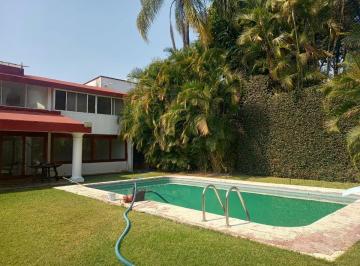 Casa · 392m² · 4 Recámaras · 5 Estacionamientos · Residencia en Vista Hermosa