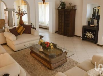 Casa · 446m² · 3 Recámaras · 3 Estacionamientos · Venta de Casa en Desnivel en Palmira Cuernavaca Morelos
