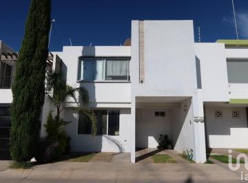 Casa · 185m² · 3 Recámaras · 2 Estacionamientos · Casa en Venta Al Norte de Aguascalientes
