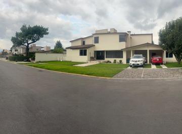Casa · 375m² · 4 Recámaras · 6 Estacionamientos · Casa en Venta en Paseo de Santa Ana, La Asunción, Metepec, México