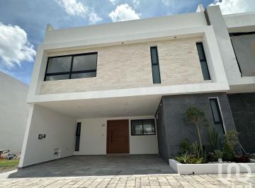 Casa · 330m² · 4 Recámaras · 2 Estacionamientos · Casa Nueva en Lomas de Angelópolis: 330 m², 4 Recámaras y Roof Garden en Parque Nayarit