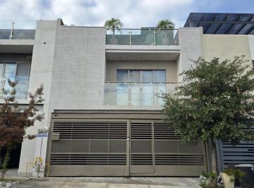 Casa · 293m² · 3 Recámaras · 2 Estacionamientos · Casa Colonia Privada Frente a Parque