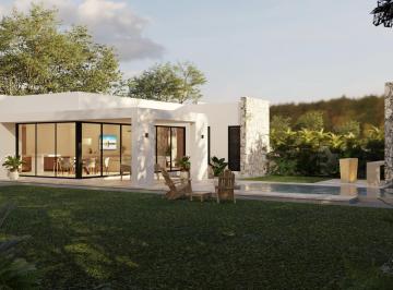 Casa · 891m² · 3 Recámaras · 2 Estacionamientos · Casa Equipada en Venta de Una Planta en Privada Dzidzil - Ha