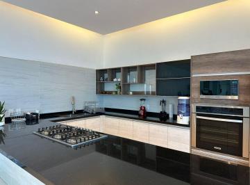 Casa · 430m² · 5 Recámaras · 2 Estacionamientos · Casa en Venta en Cuernavaca con Alberca