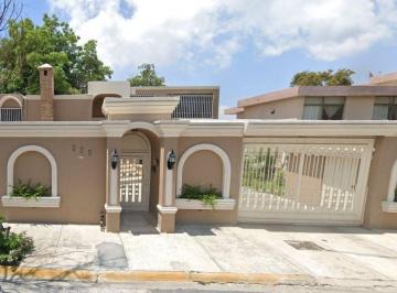 Casa de 4 habitaciones, Monterrey · Venta de Casa en Av Cometascol. Contrymonterrey Nuevo Leon