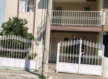 Casa · 228m² · 6 Recámaras · 1 Estacionamiento · Casa en Venta Jardines de La Paz Tlaquepaque