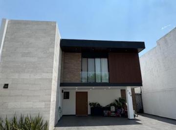 Casa · 400m² · 4 Recámaras · 3 Estacionamientos · Casa en Venta Porta Fontana León Guanajuato