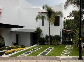 Casa · 345m² · 3 Recámaras · 5 Estacionamientos · Venta de Casa en Bosque Esmeralda