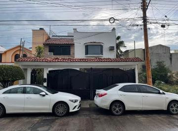 Casa · 350m² · 5 Recámaras · 2 Estacionamientos · Casa en Venta Tejeda