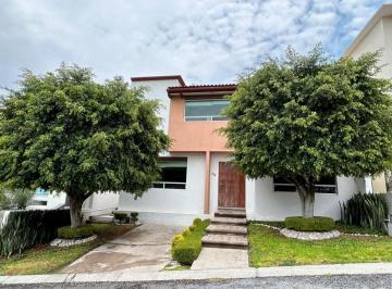 Casa en condominio · 225m² · 4 Recámaras · 2 Estacionamientos · Casa en Venta en Colinas del Bosque