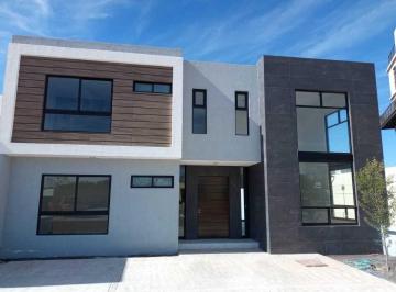 Casa en condominio · 293m² · 4 Recámaras · 3 Estacionamientos · Venta Casa Queretaro, La Vista