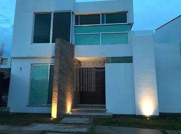 Casa en condominio · 230m² · 3 Recámaras · 3 Estacionamientos · Renta Casa Refugio Residencial