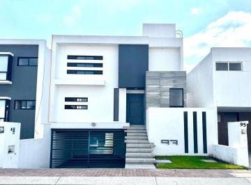Casa en condominio · 285m² · 3 Recámaras · 4 Estacionamientos · Venta Casa Nueva Querétaro, Colinas de Juriquilla