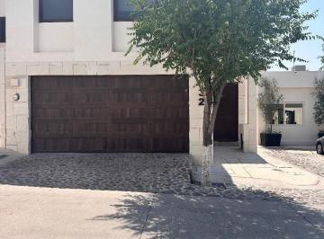 Casa en condominio · 263m² · 4 Recámaras · 2 Estacionamientos · Casa en Renta en El Refugio
