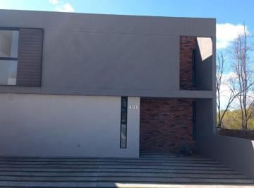 Casa en condominio · 236m² · 4 Recámaras · 3 Estacionamientos · Venta Casa Lomas de Juriquilla Querétaro