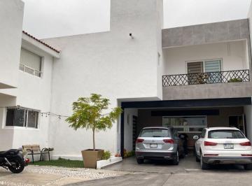 Casa en condominio · 302m² · 3 Recámaras · 2 Estacionamientos · Casa en Venta Milenio Queretaro