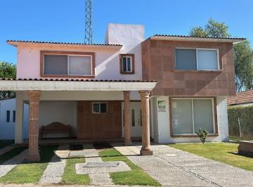 Casa en condominio · 410m² · 4 Recámaras · 3 Estacionamientos · Casa en Renta Amueblada en San Gil
