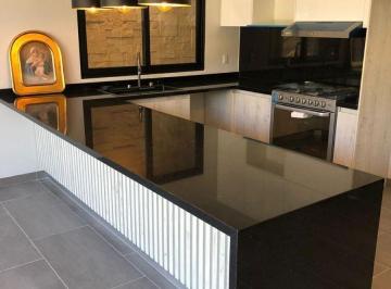 Casa en condominio · 235m² · 3 Recámaras · 3 Estacionamientos · Casa en Venta en Altozano