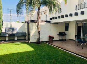 Casa en condominio · 210m² · 3 Recámaras · 3 Estacionamientos · Casa en Venta en Paseo Savelli Juriquilla