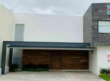 Casa en condominio · 310m² · 3 Recámaras · 3 Estacionamientos · Casa en Renta en Cumbres del Lago Juriquilla