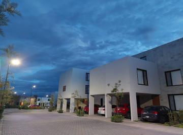 Casa en condominio · 215m² · 3 Recámaras · 2 Estacionamientos · Casa en Renta en Altos Juriquilla