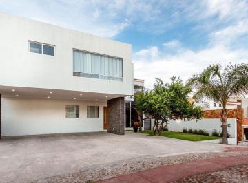Casa en condominio · 378m² · 3 Recámaras · 4 Estacionamientos · Casa en Venta en Vista Real
