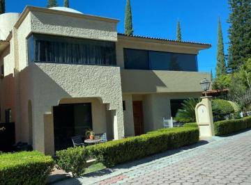 Casa en condominio · 329m² · 3 Recámaras · 2 Estacionamientos · Casa en Venta en Villas del Meson Juriquilla