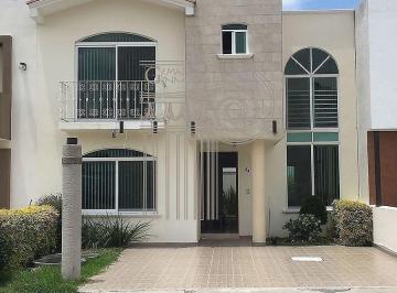 Casa en condominio · 188m² · 3 Recámaras · 3 Estacionamientos · Casa en Renta en Juriquilla Santa Fe