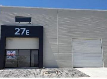 Bodega comercial · 390m² · 5 Estacionamientos · Bodega en Renta en Terra Park Centenario