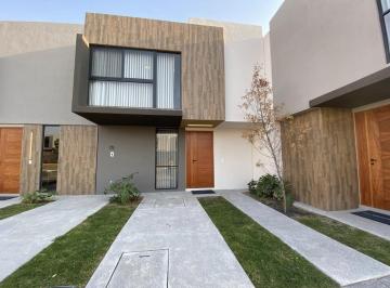 Casa en condominio · 106m² · 2 Recámaras · 2 Estacionamientos · Casa en Venta en Ziré
