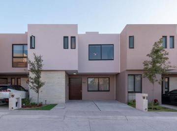 Casa en condominio · 171m² · 3 Recámaras · 2 Estacionamientos · Casa en Venta en Lomas del Marqués (Virrey de Cataluña)