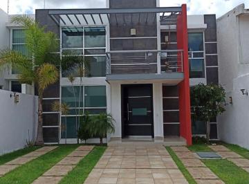 Casa · 350m² · 3 Recámaras · 2 Estacionamientos · Casa en Renta en Cumbres del Lago Juriquilla