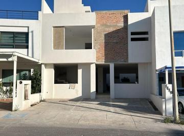 Casa en condominio · 193m² · 4 Recámaras · 3 Estacionamientos · Casa en Venta en El Refugio