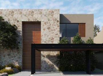 Casa en condominio · 450m² · 3 Recámaras · 4 Estacionamientos · Casa en Venta en Altozano