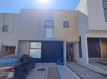 Casa en condominio · 149m² · 3 Recámaras · 2 Estacionamientos · Casa en Renta en Zibata