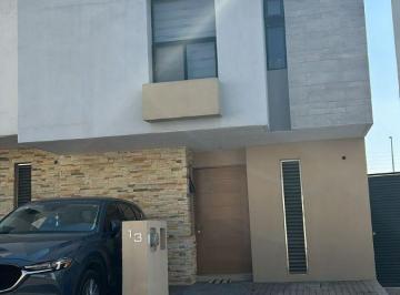 Casa en condominio · 135m² · 3 Recámaras · 2 Estacionamientos · Casa en Renta en El Refugio