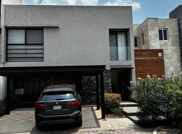 Casa en condominio · 189m² · 3 Recámaras · 2 Estacionamientos · Casa en Renta en Altozano