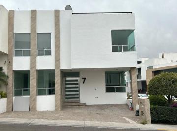 Casa en condominio · 390m² · 3 Recámaras · 2 Estacionamientos · Casa en Venta en Claustros Centro Sur