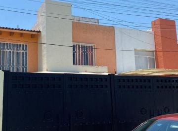 Casa · 150m² · 3 Recámaras · 2 Estacionamientos · Casa en Renta en La Joya