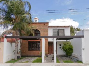 Casa · 274m² · 3 Recámaras · 2 Estacionamientos · Casa en Venta en Cuesta Bonita