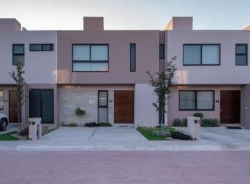 Casa en condominio · 132m² · 3 Recámaras · 2 Estacionamientos · Casa en Venta en Lomas del Marqués (Virrey de Cataluña)